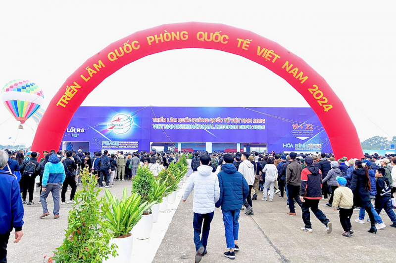 Mở cửa thêm 1 ngày nhiều gian hàng Triển lãm Quốc phòng -0