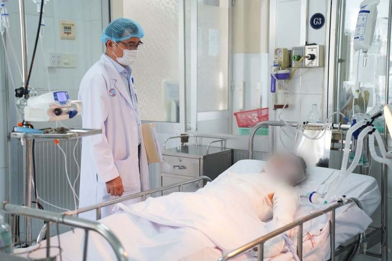 Thêm nhiều trường hợp học sinh bị tai nạn nghiêm trọng do tự chế pháo nổ  -1