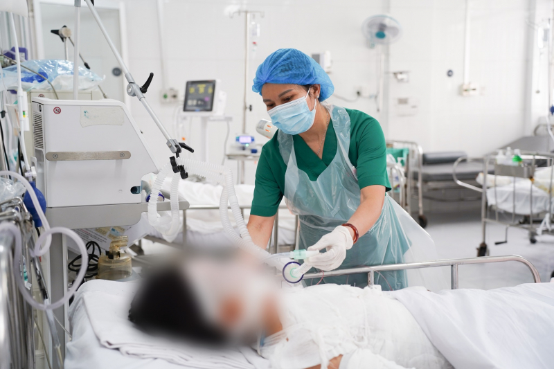 Thêm nhiều trường hợp học sinh bị tai nạn nghiêm trọng do tự chế pháo nổ  -3