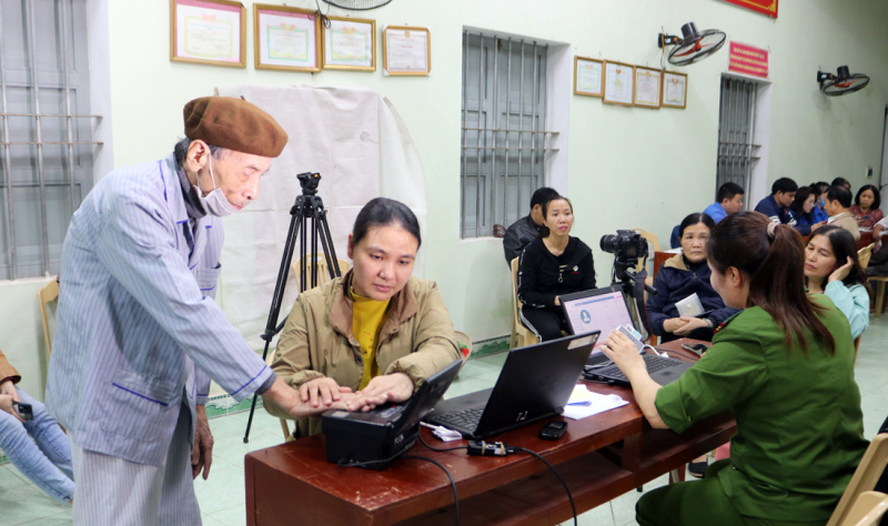 Nỗ lực chuyển đổi số phục vụ cuộc sống nhân dân -1