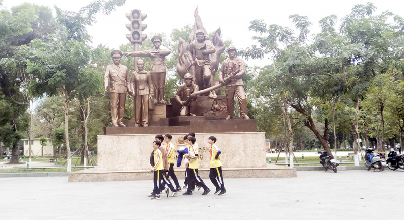 Tiếng rao lảnh lót phố vui -0