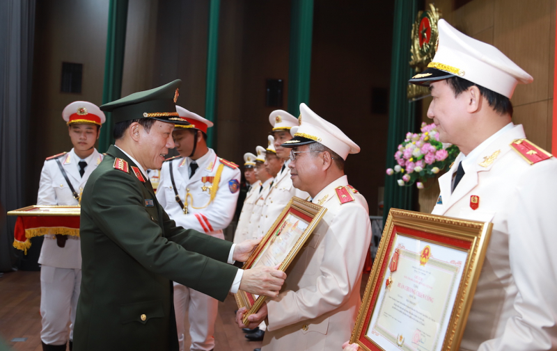 Thăng cấp bậc hàm cấp Tướng, trao phần thưởng cao quý của Đảng, Nhà nước tặng các tập thể, cá nhân -0