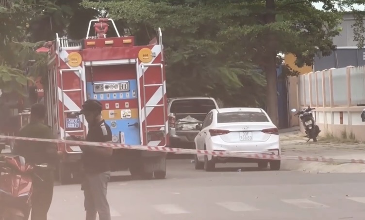 Cứu cháu bé và nhiều người trong vụ cháy căn hộ trên tầng 14 -0