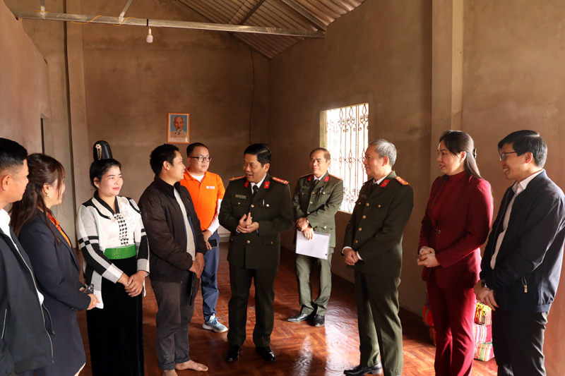 Bộ Công an trao nhà cho đồng bào bị thiệt hại bởi thiên tai tại tỉnh Sơn La -0