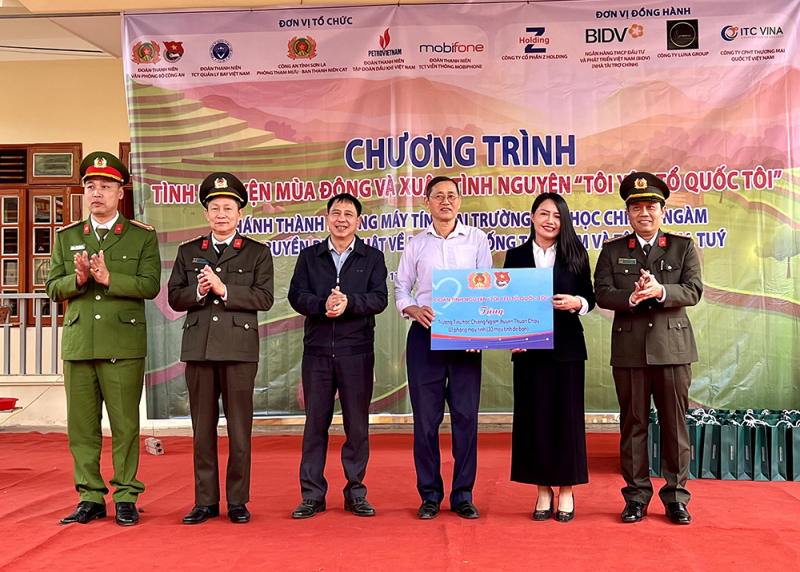 Đoàn thanh niên Văn phòng Bộ Công an phối hợp tổ chức chương trình tình nguyện đầy ý nghĩa tại Sơn La -0