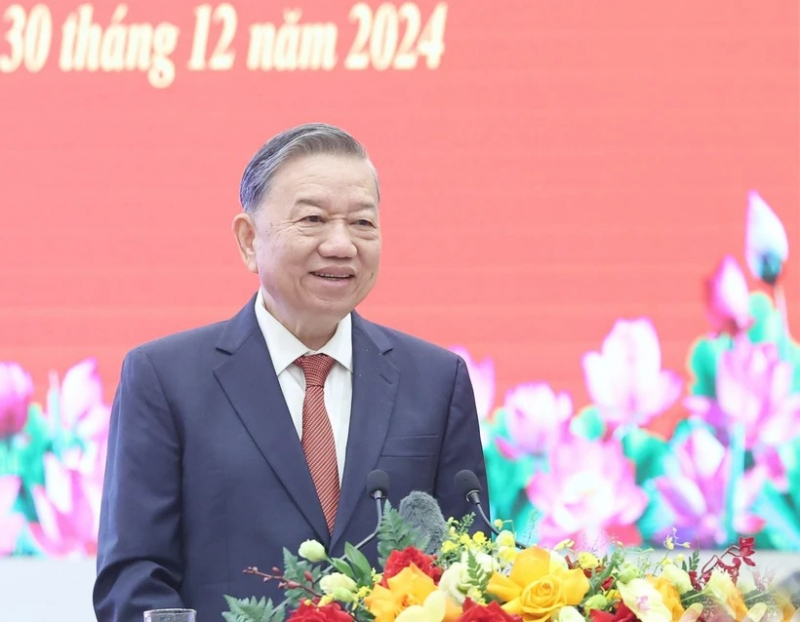 Party chief receives prominent intellectuals, scientists nationwide -0