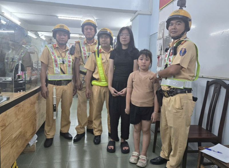 Hàng trăm cán bộ chiến sĩ đảm bảo ANTT suốt đêm giao thừa -0