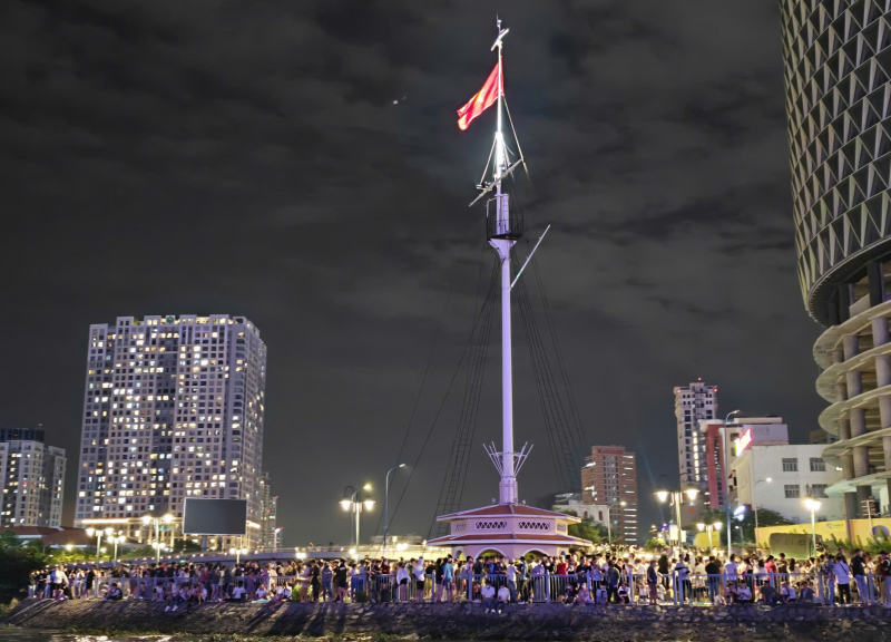 Hàng trăm cán bộ chiến sĩ đảm bảo ANTT suốt đêm giao thừa -0