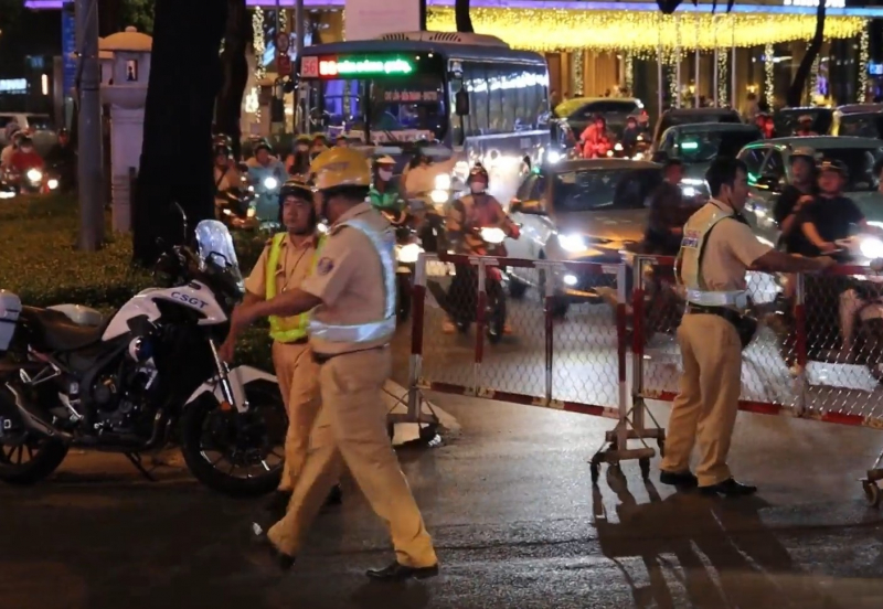 Hàng trăm cán bộ chiến sĩ đảm bảo ANTT suốt đêm giao thừa -1