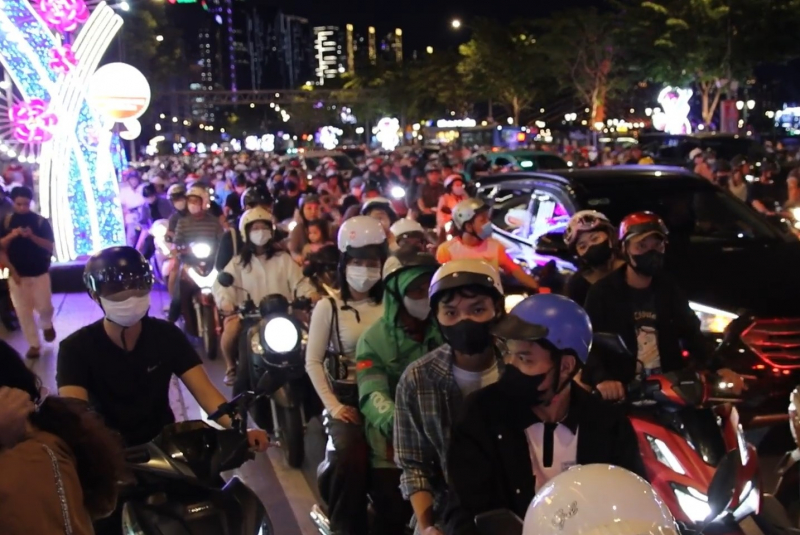 Hàng trăm cán bộ chiến sĩ đảm bảo ANTT suốt đêm giao thừa -3