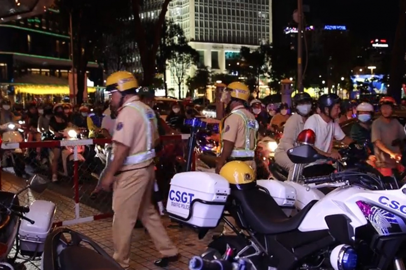 Hàng trăm cán bộ chiến sĩ đảm bảo ANTT suốt đêm giao thừa -2