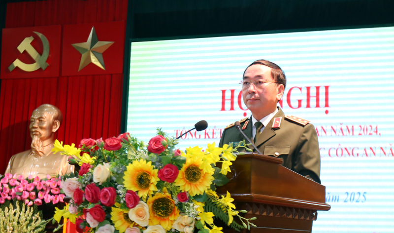 Tiếp tục phát hành thành tích 2 năm liên tiếp đơn vị dẫn đầu phong trào thi đua -0