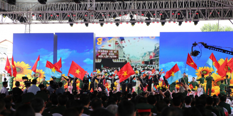 Lực lượng vũ trang TP Hồ Chí Minh vinh dự đón nhận danh hiệu Anh hùng LLVTND -0