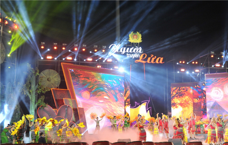 Ấm áp đêm giao lưu nghệ thuật “Người truyền lửa” năm 2025 -1