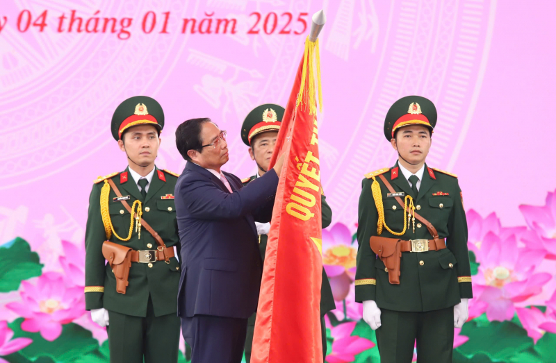 Lực lượng vũ trang TP Hồ Chí Minh vinh dự đón nhận danh hiệu Anh hùng LLVTND -1