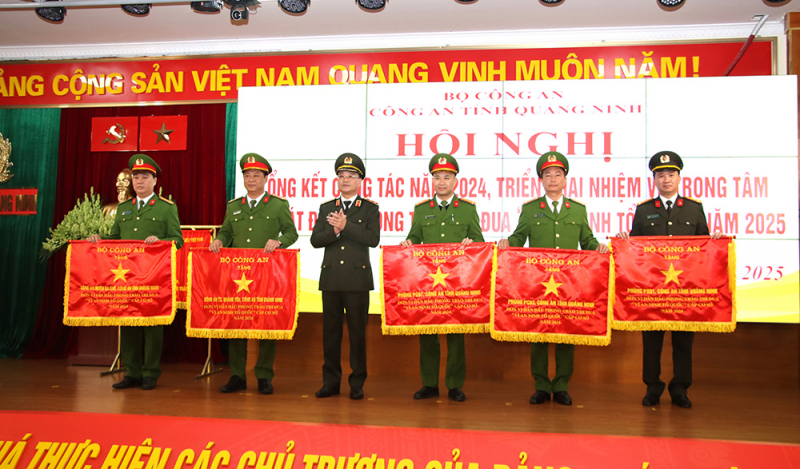 Công an Quảng Ninh phát động phong trào thi đua Vì ANTQ năm 2025 -2