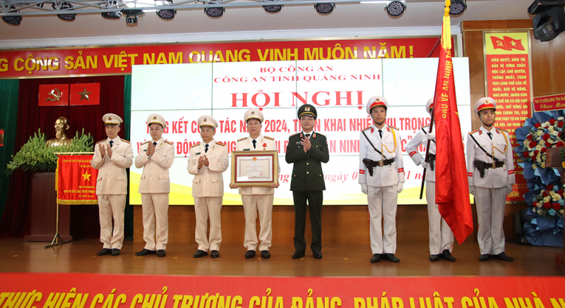 Công an Quảng Ninh phát động phong trào thi đua Vì ANTQ năm 2025 -0