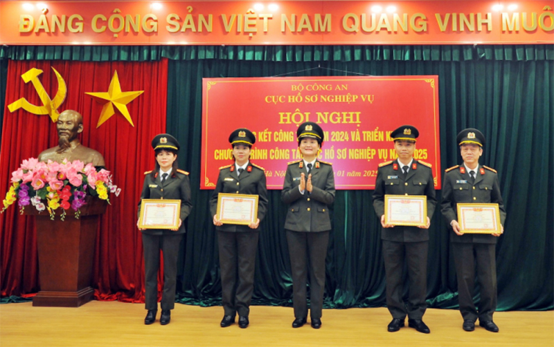 Cục Hồ sơ nghiệp vụ đẩy mạnh chuyển đổi số, ứng dụng công nghệ thông tin trong công tác hồ sơ -1