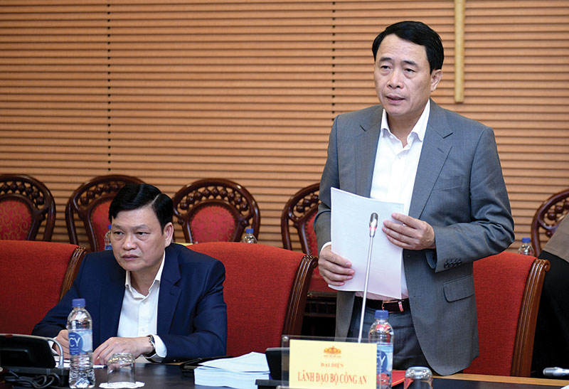 Xây dựng pháp luật để phục vụ phát triển kinh tế xã hội và nhân dân -0
