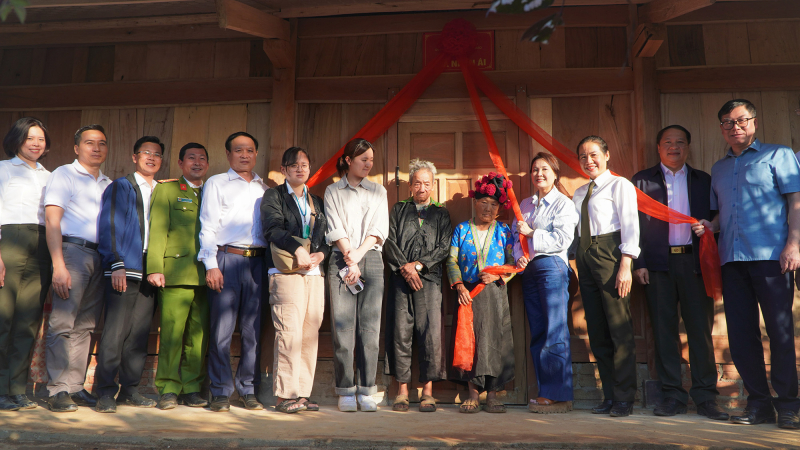 Công an tỉnh Điện Biên hỗ trợ người dân xoá nhà tạm, nhà dột nát -0