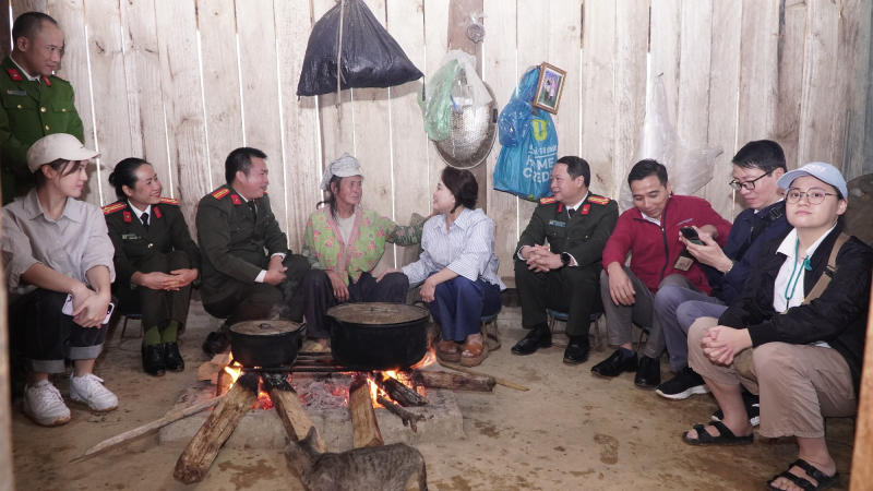 Công an tỉnh Điện Biên hỗ trợ người dân xoá nhà tạm, nhà dột nát -0