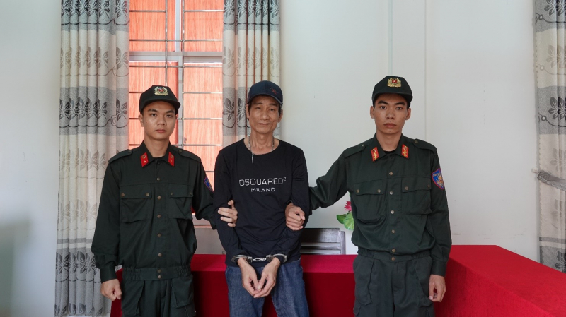 Bắt tạm giam người trông coi vườn trộm cắp cây gỗ giáng hương của chủ -0