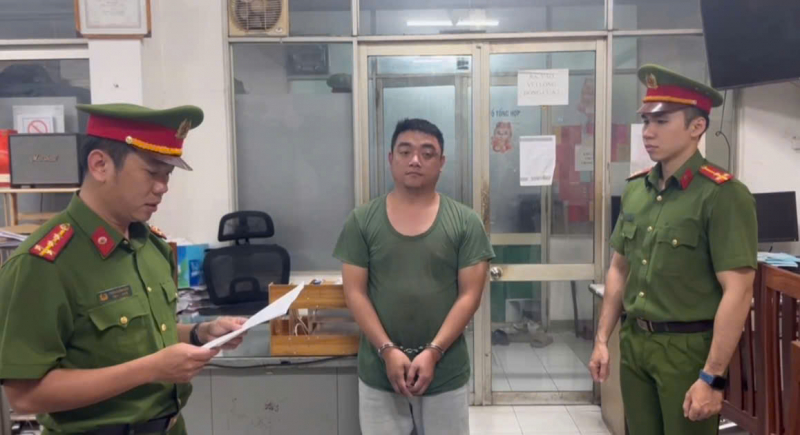 Gây rối trên phố chỉ vì bị khiêu khích nhiều lần sau khi xém va chạm giao thông -0