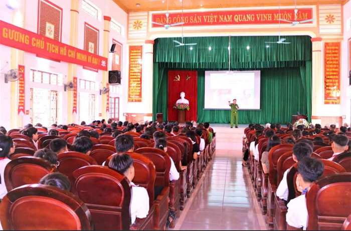 Lật tẩy vỏ bọc xa hoa của gã trai 30 -0