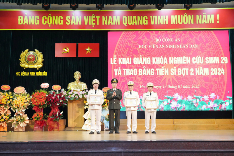 Học viện ANND khai giảng khóa nghiên cứu sinh 29 và trao bằng tiến sĩ năm 2024 -0