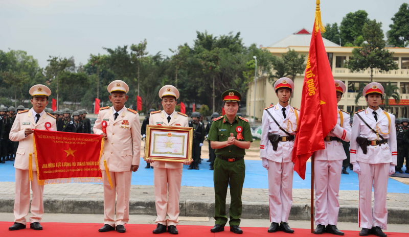 Đoàn Cảnh sát đặc nhiệm số 2 đón nhận danh hiệu Anh hùng lực lượng vũ trang nhân dân  -0