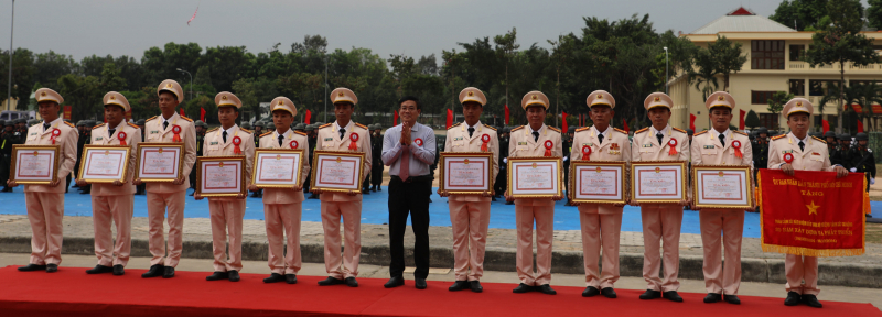 Đoàn Cảnh sát đặc nhiệm số 2 đón nhận danh hiệu Anh hùng lực lượng vũ trang nhân dân  -0