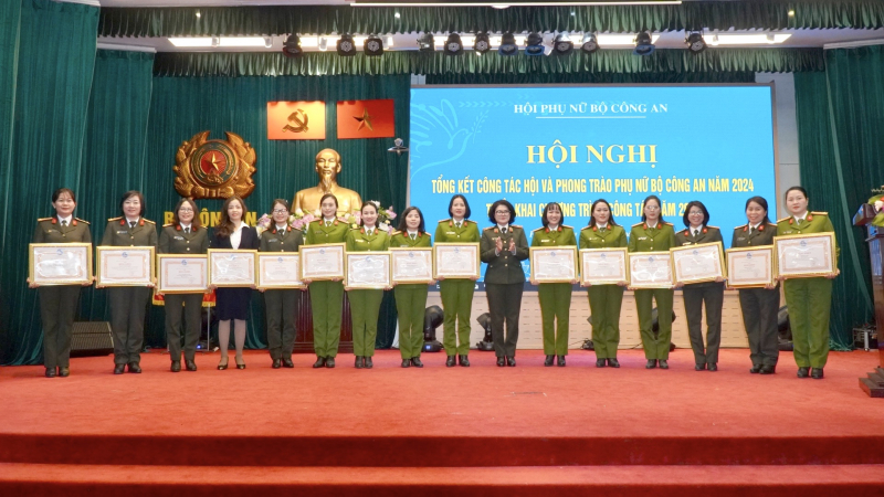 Hội phụ nữ Bộ Công an tập trung hoàn thành 10 nhiệm vụ trọng tâm năm 2025 -0