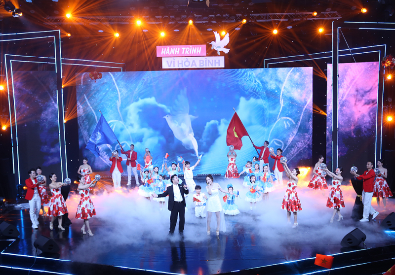 Bảo vệ Tổ quốc từ sớm, từ xa bằng những biện pháp hòa bình -6