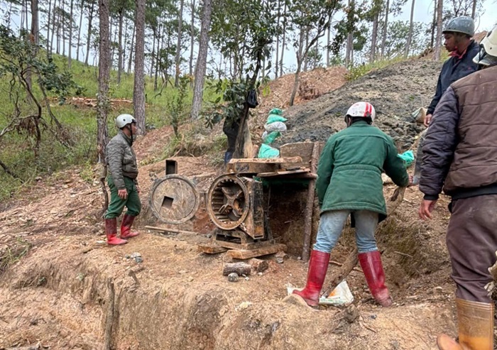 Truy quét “thiếc tặc” khỏi vùng núi Cao -0