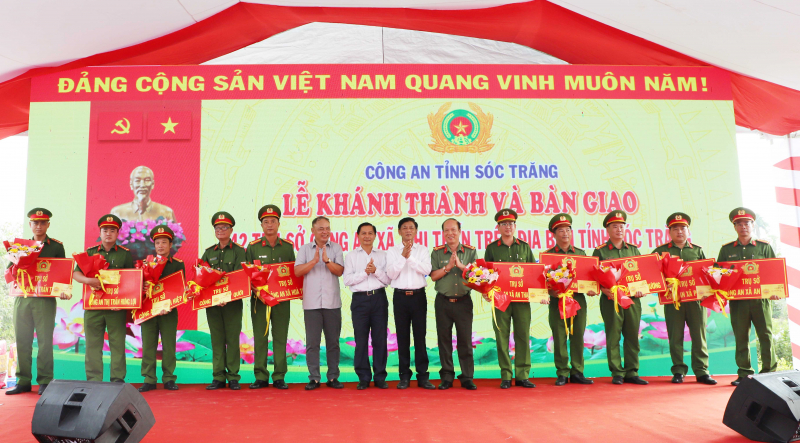 Bàn giao 42 trụ sở Công an cấp xã ở Sóc Trăng -0