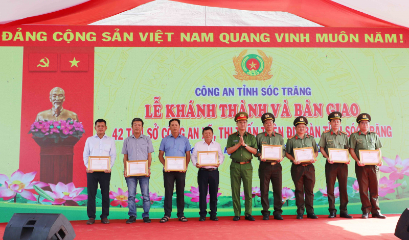 Bàn giao 42 trụ sở Công an cấp xã ở Sóc Trăng -0