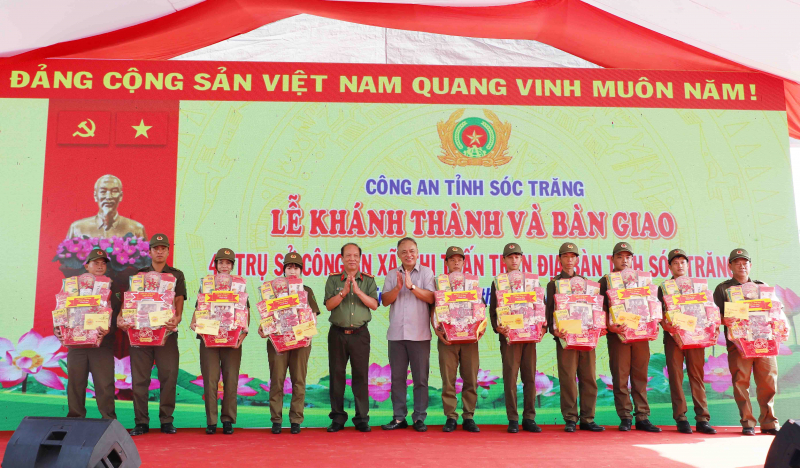 Bàn giao 42 trụ sở Công an cấp xã ở Sóc Trăng -0