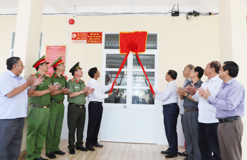 Bàn giao 42 trụ sở Công an cấp xã ở Sóc Trăng -0