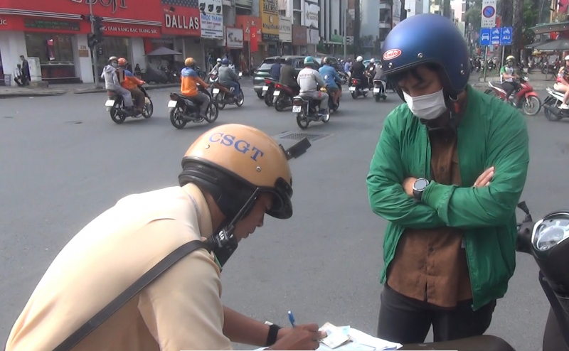 Giao thông chuyển biến tích cực sau 15 ngày triển khai nghị định 168 -0