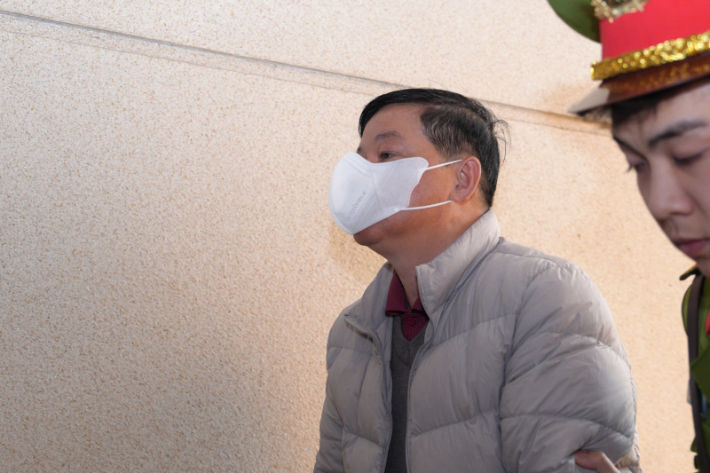 Những hình ảnh đầu tiên phiên tòa xét xử cựu Bí thư Tỉnh ủy Lâm Đồng  -0