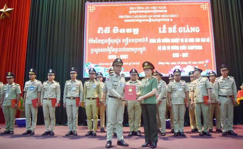 Trường Cao đẳng ANND I bế giảng Khóa bồi dưỡng nghiệp vụ an ninh cho cán bộ Bộ Nội vụ Vương quốc Campuchia -0