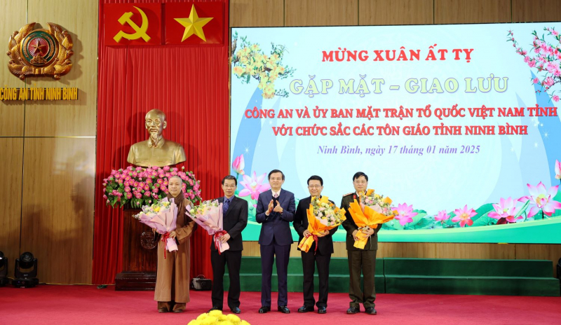 Gặp mặt-Giao lưu với chức sắc các tôn giáo tỉnh Ninh Bình mừng Xuân Ất Tỵ 2025 -0