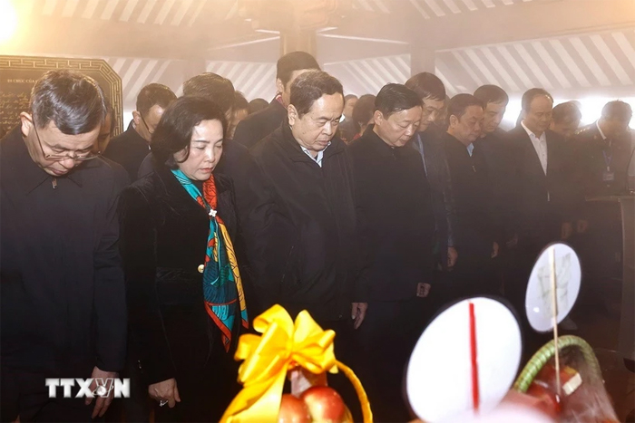 Chủ tịch Quốc hội Trần Thanh Mẫn dâng hương tưởng nhớ Chủ tịch Hồ Chí Minh -0