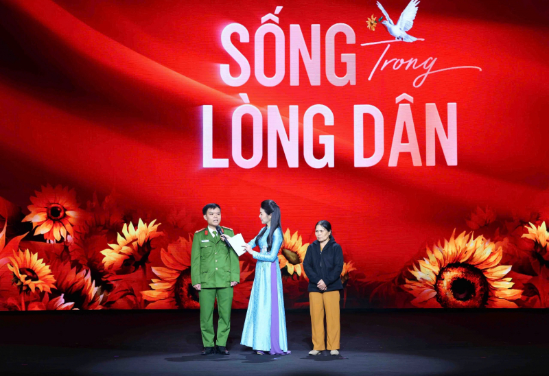 “Sống trong lòng dân” để hết lòng 