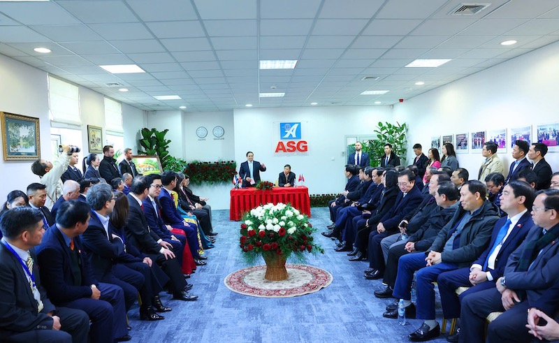 Thủ tướng Phạm Minh Chính thăm Trung tâm thương mại lớn của người Việt tại Ba Lan -0