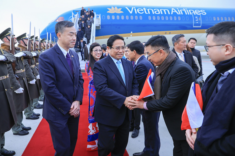 Thủ tướng Phạm Minh Chính và Phu nhân tới Praha, bắt đầu thăm chính thức Cộng hoà Czech -0