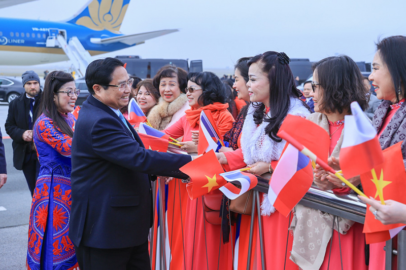 Thủ tướng Phạm Minh Chính và Phu nhân tới Praha, bắt đầu thăm chính thức Cộng hoà Czech -0