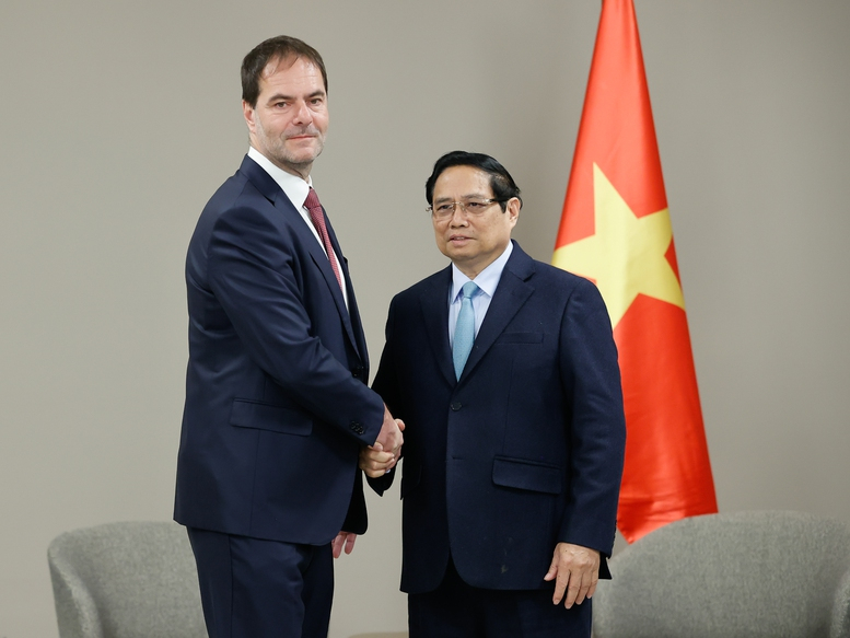 Thủ tướng Phạm Minh Chính tiếp ông Klaus Zellmer, Chủ tịch Hội đồng Quản trị Tập đoàn Skoda Auto -0