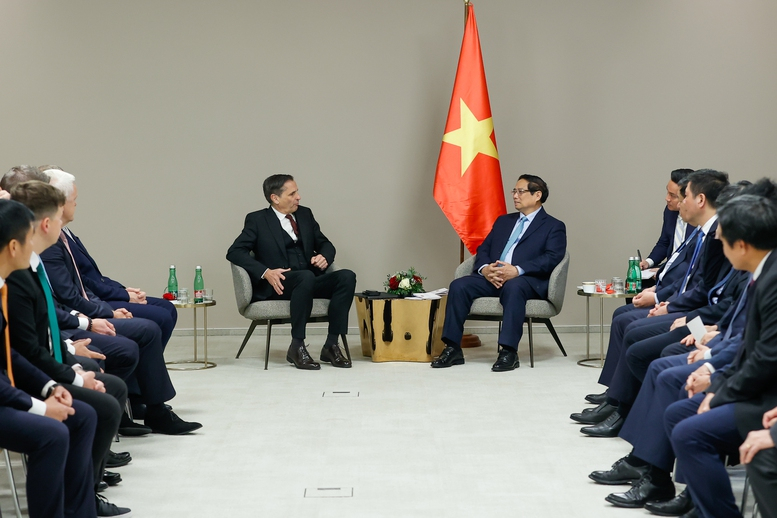 Thủ tướng Phạm Minh Chính tiếp ông Klaus Zellmer, Chủ tịch Hội đồng Quản trị Tập đoàn Skoda Auto -0