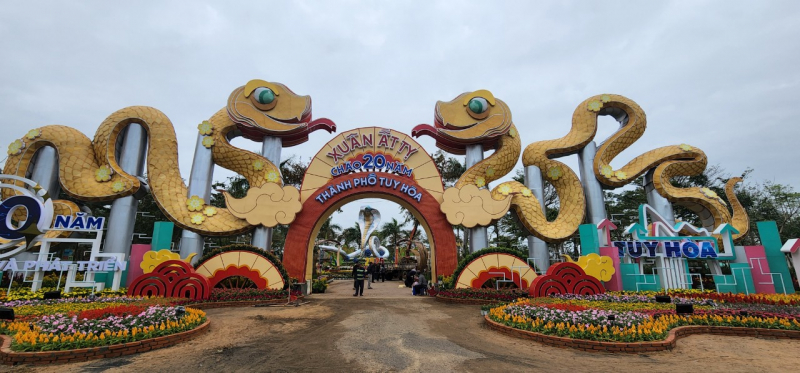 Linh vật rắn Phú Yên “Vươn ra biển lớn trong thời kỳ hội nhập” -0